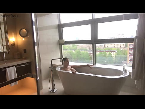 ❤️ Terura bebo Pasie ŝerĉas sian kuzon en la banĉambro ☑ Anala porno ĉe ni ❌️❤